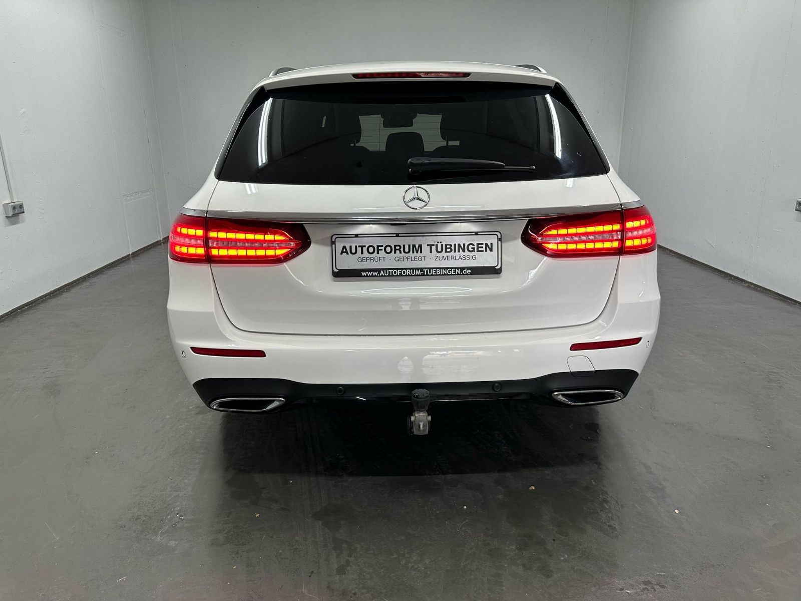 Fahrzeugabbildung Mercedes-Benz E 300 d 4MATIC T Autom. AMG-LINE*NIGHT*360*HUD*