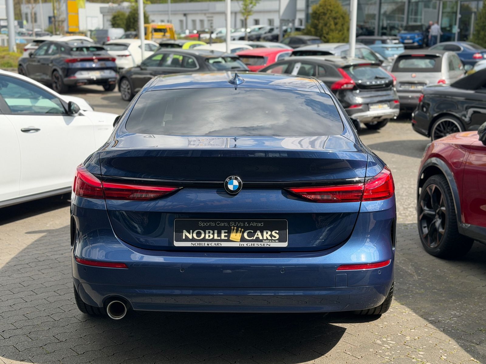 Fahrzeugabbildung BMW 218i Gran Coupe Luxury Line Shadow LED NAV SHZ