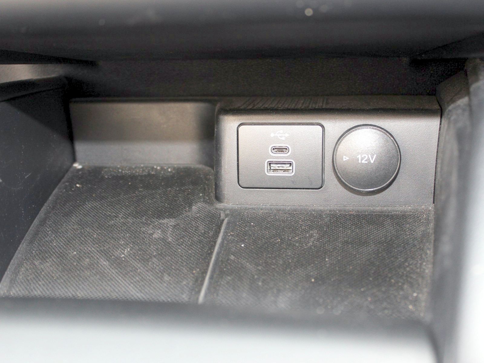 Fahrzeugabbildung Ford Kuga Hybrid Titanium 2,5 Duratec