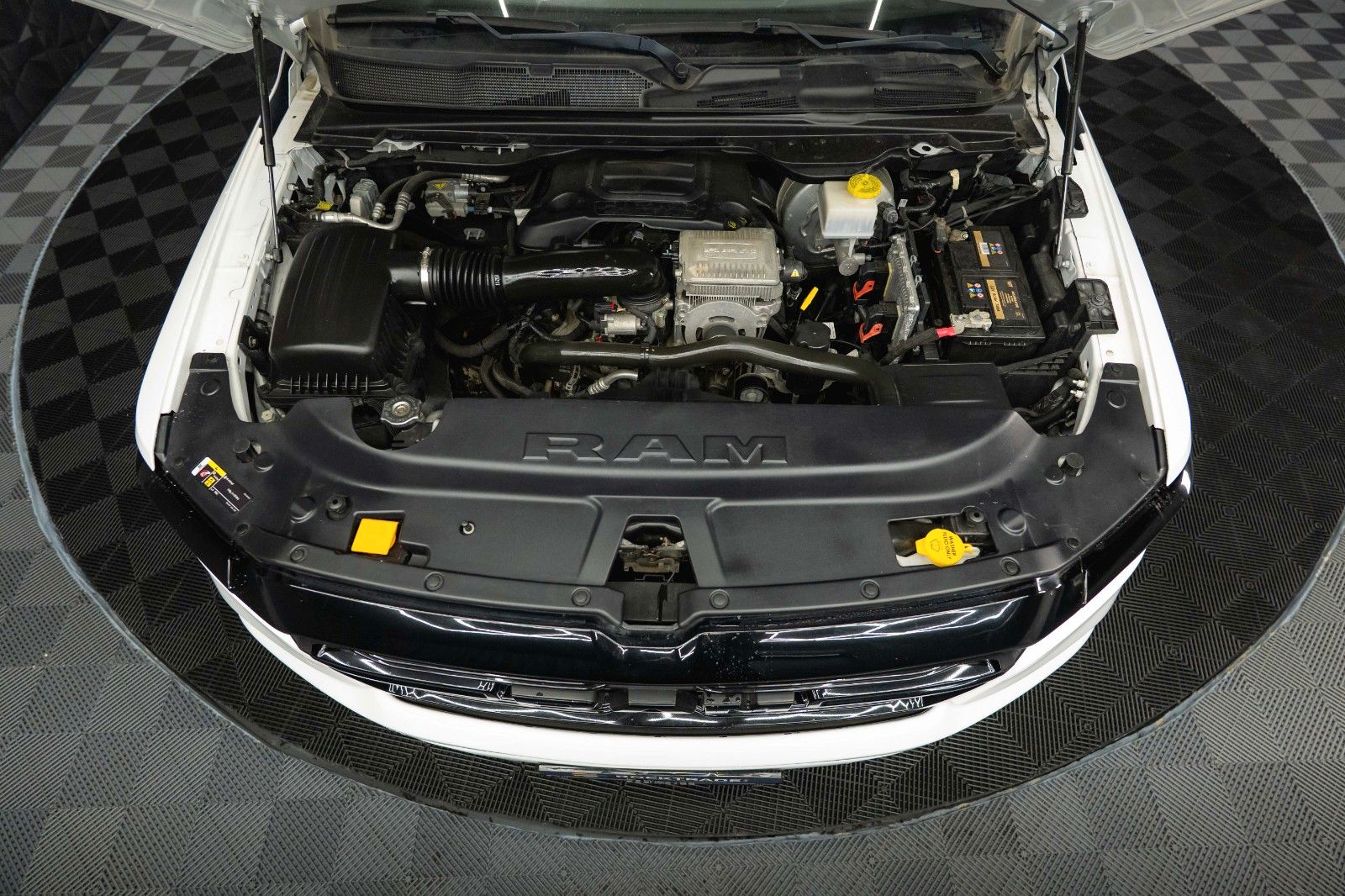 Fahrzeugabbildung Dodge RAM 5.7 V8 HEMI 4x4 OFFROAD Night-Paket *GEN 5*