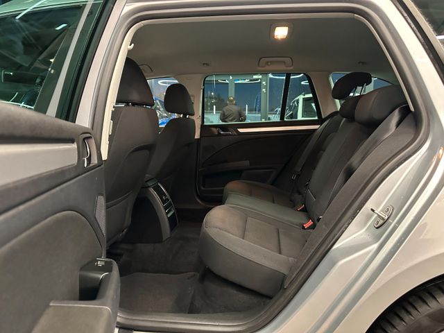 Skoda Superb Combi Exclusive *Xenon*PDC*Klima*DAB*Navi