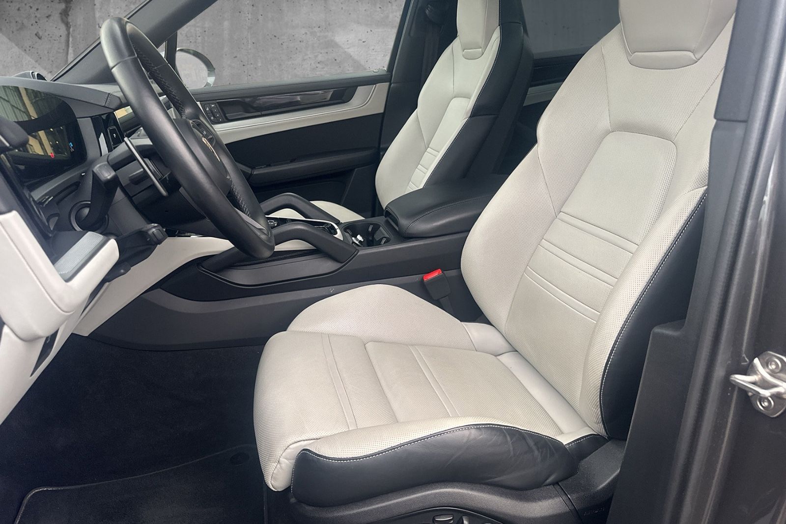 Fahrzeugabbildung Porsche Cayenne*Sport Design*Pano*360° Kam*Bose*Head-Up