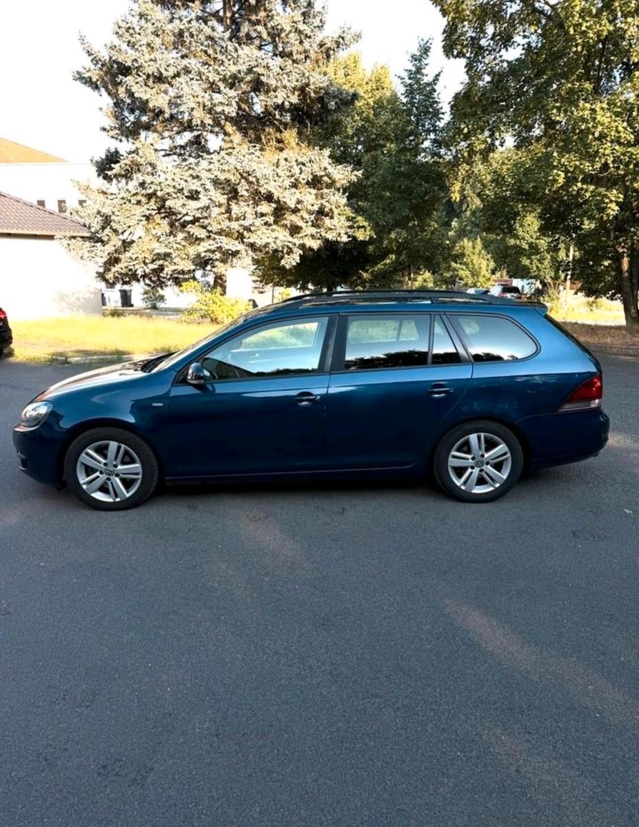 Volkswagen Golf 2013 — rear view