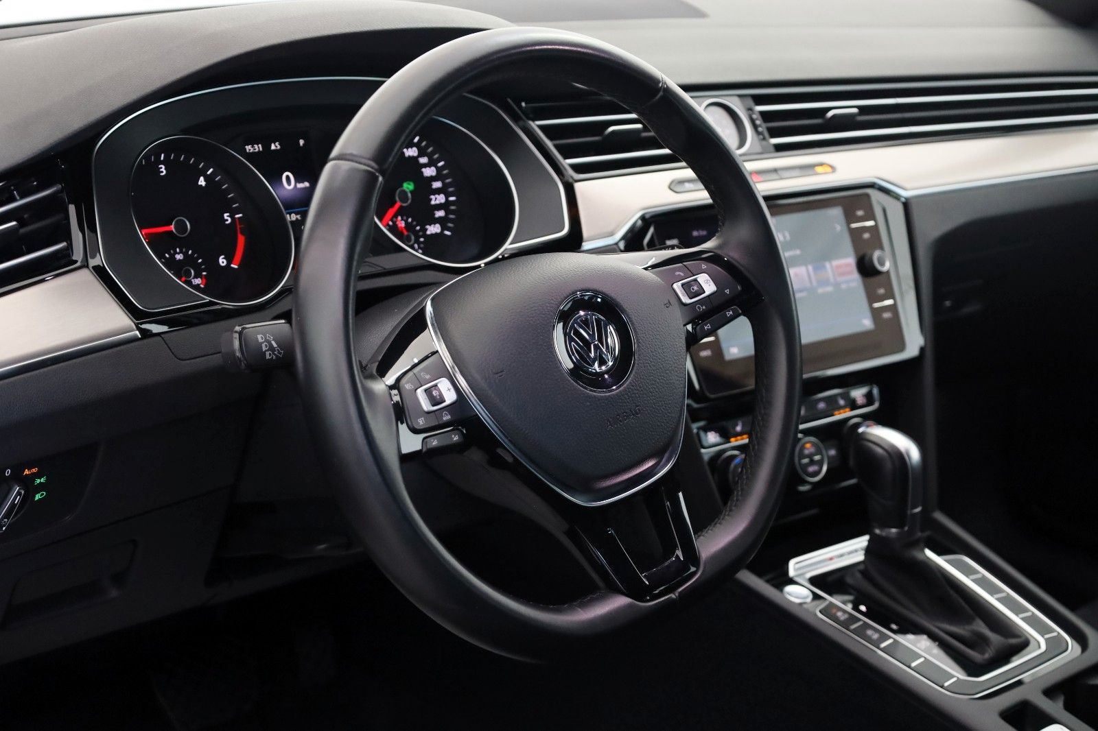 Fahrzeugabbildung Volkswagen Passat Variant R-line 4M,Navi,Kamera,ACC,AHK +WR