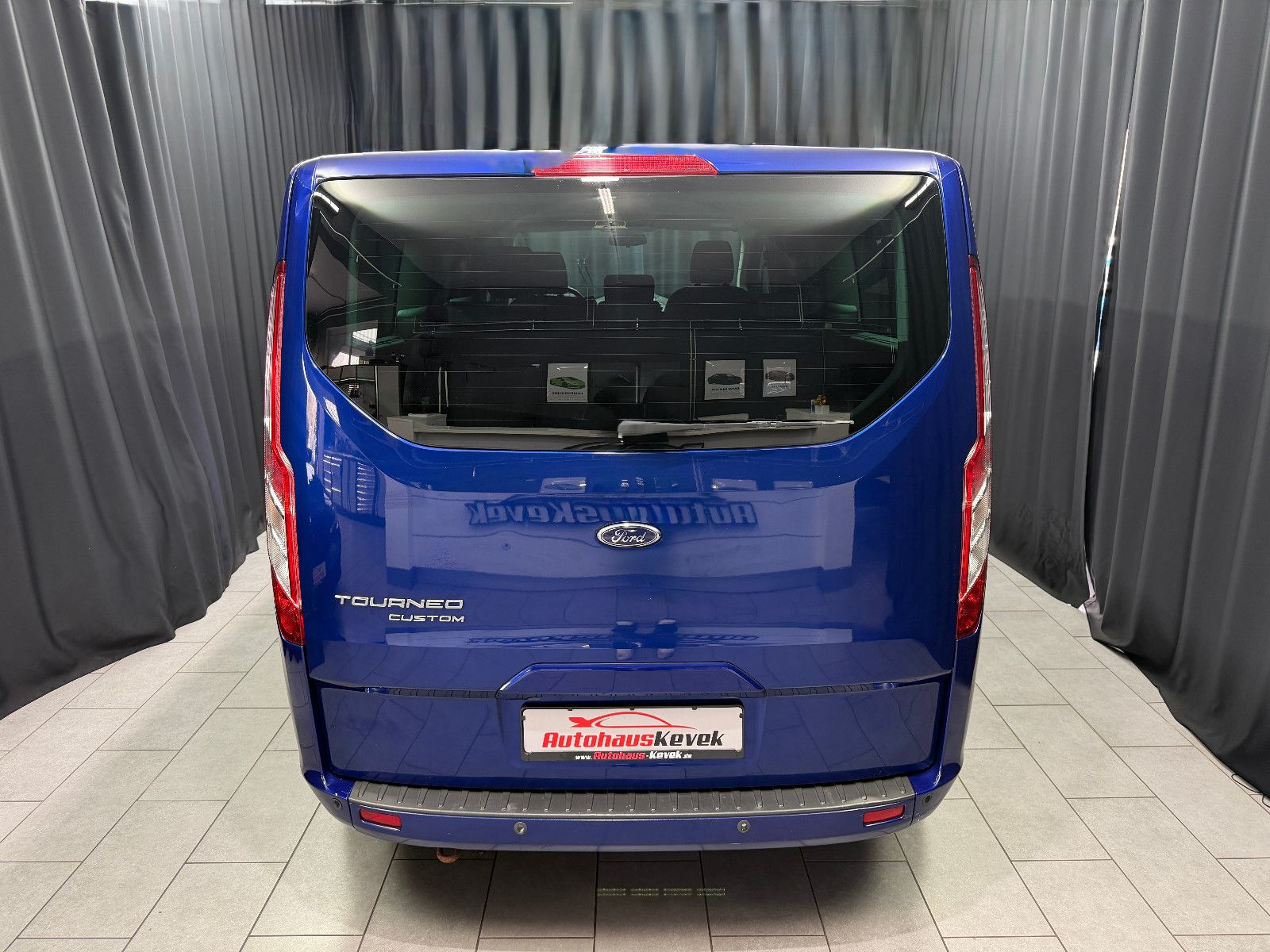 Fahrzeugabbildung Ford Tourneo Custom 300|AC|PDC|NAVI|8-SITZE
