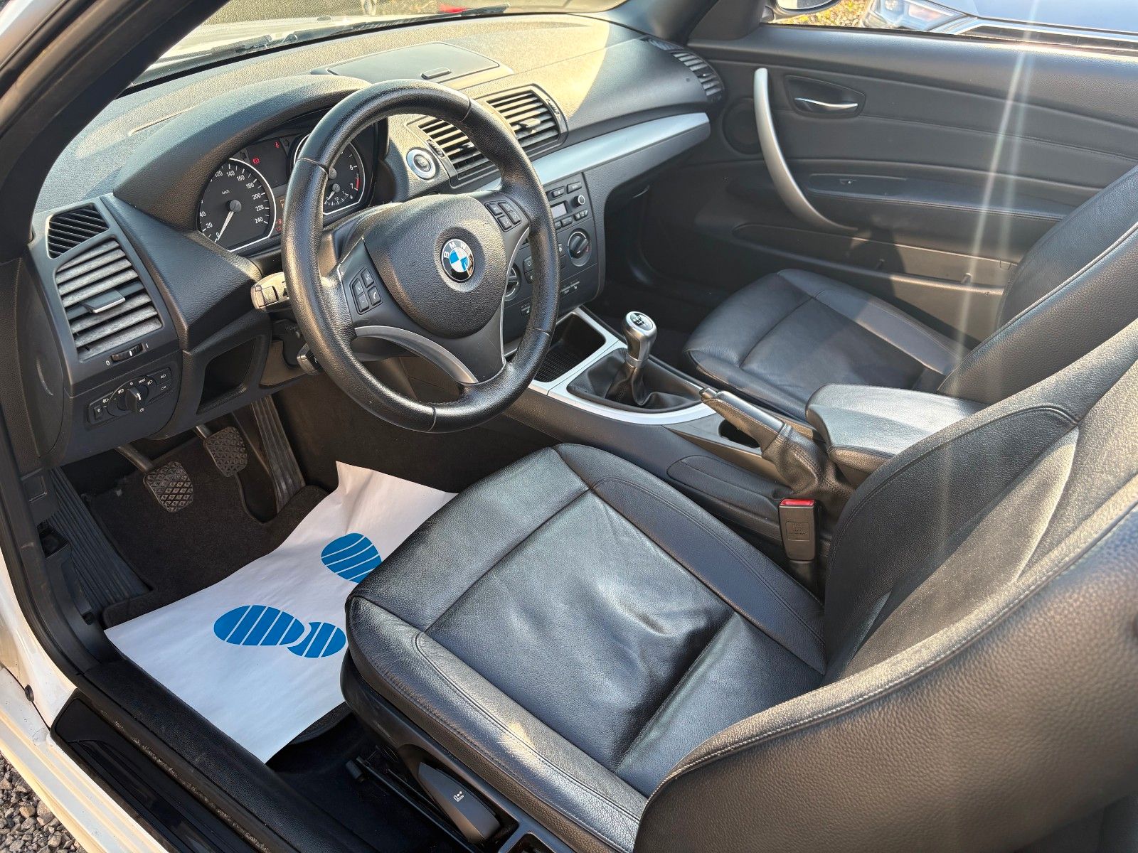 Fahrzeugabbildung BMW 118i Cabrio Leder Klima Tempo SCHECKHEFT SPORTLE