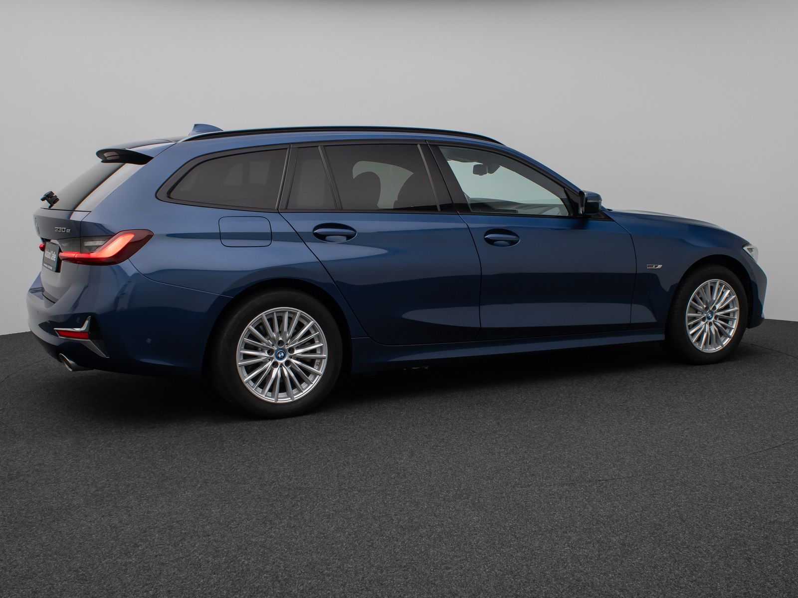 Fahrzeugabbildung BMW 330e xD Luxury Line Panorama Kamera HUD DAB AHK