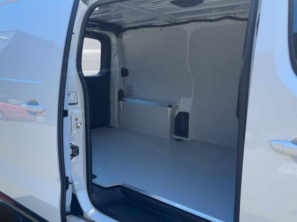 Fahrzeugabbildung Opel Vivaro erhöhte Nutzlast M Laderaumboden und Seit