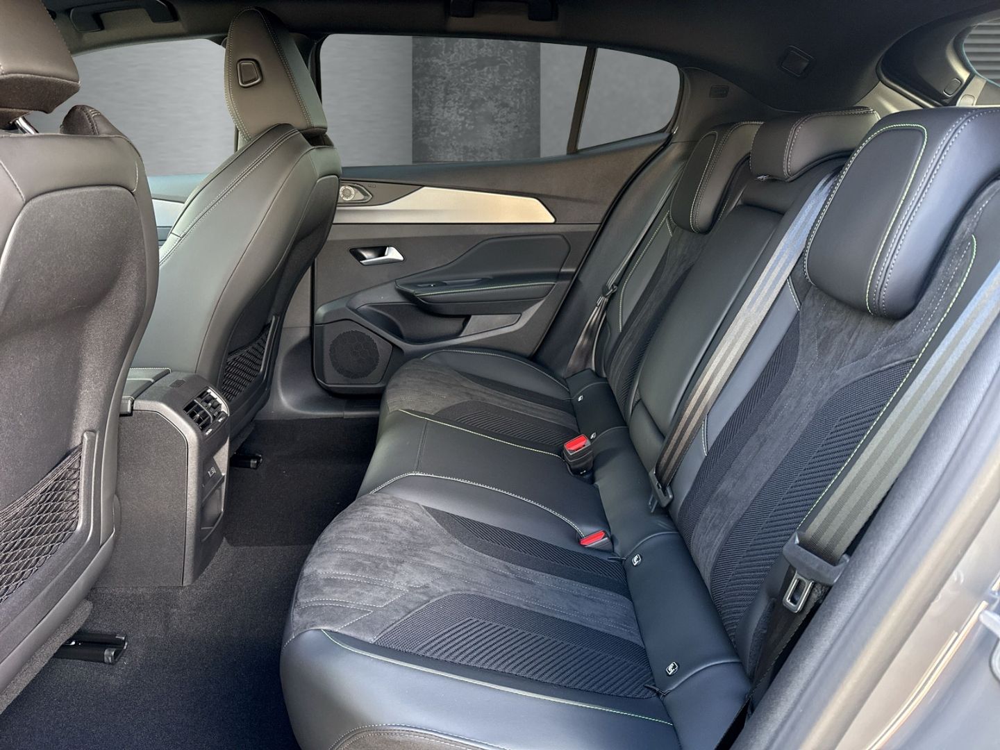 Peugeot 408 - Bild 9