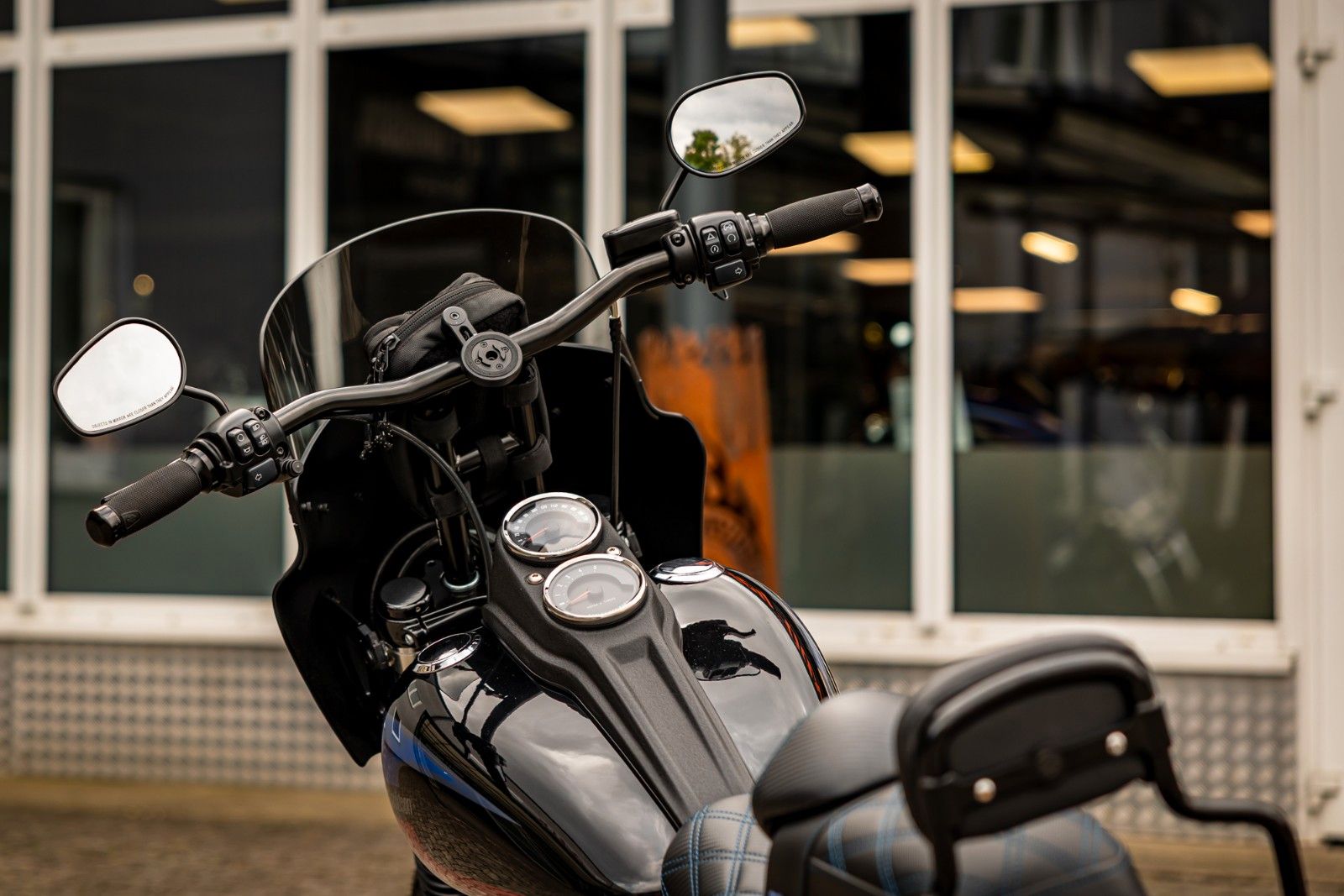 Fahrzeugabbildung Harley-Davidson FXLR LOW RIDER - JEKILL & HYDE -