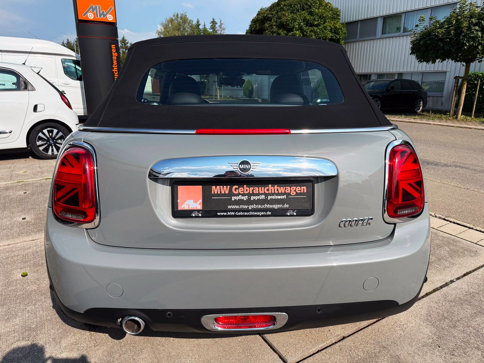 Fahrzeugabbildung MINI Cooper Cabrio Steptr. PDC KAM NAV LED TEMP SHZ