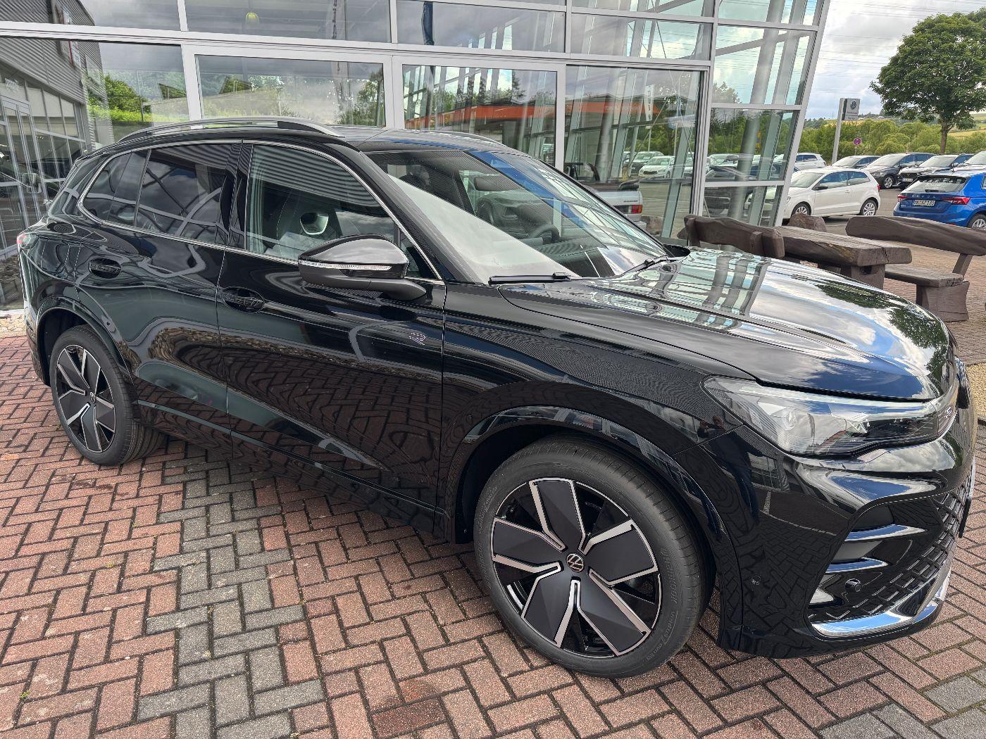 Volkswagen Tiguan 1.5 eTSI R-Line ACC+AHK+LED+Navi+SHZ+LM