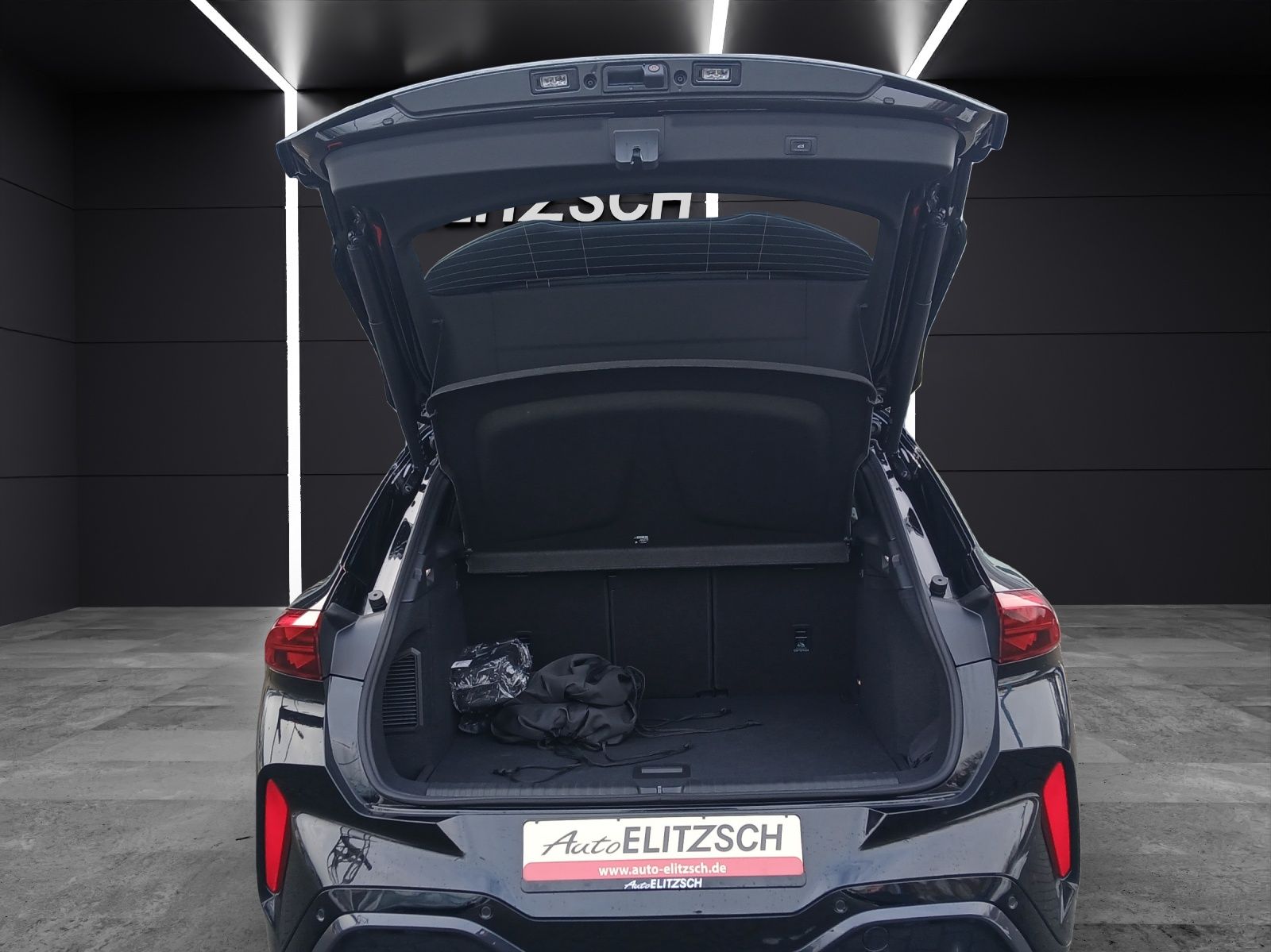 Fahrzeugabbildung CUPRA Terramar VZ e-Hybrid Tribe Matrix Sennh.AHK