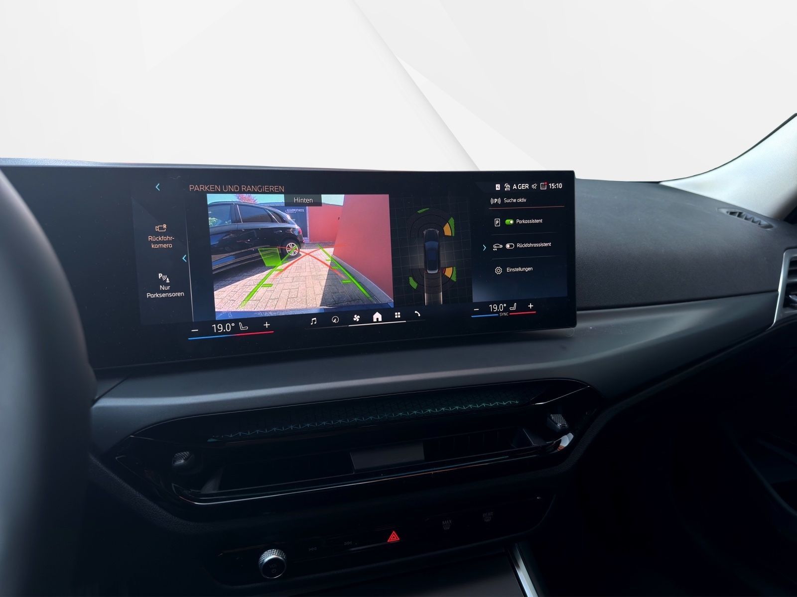 BMW 318 i Touring *Kamera *LEDER *Sport *DriveAssist foto 14