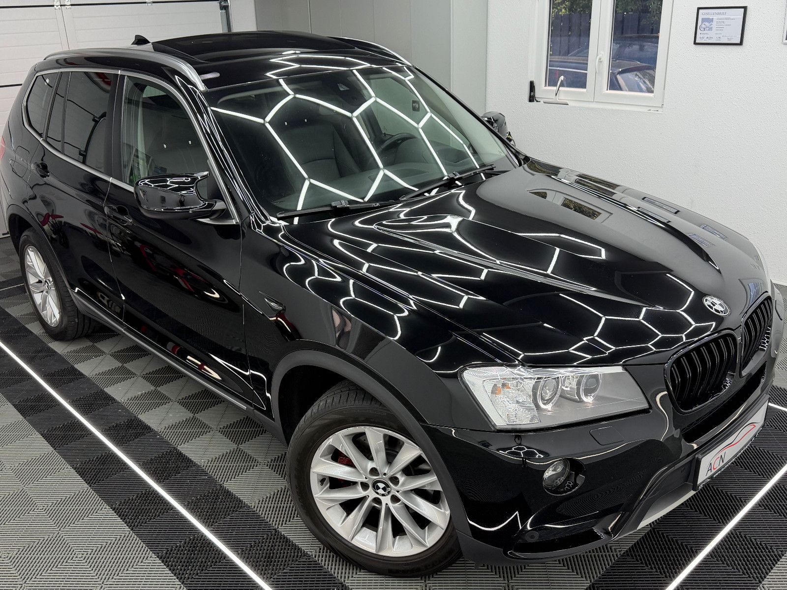 Fahrzeugabbildung BMW X3 sDrive 18 d/XENON/HuD/PANO/AHK/NAVI PROF.