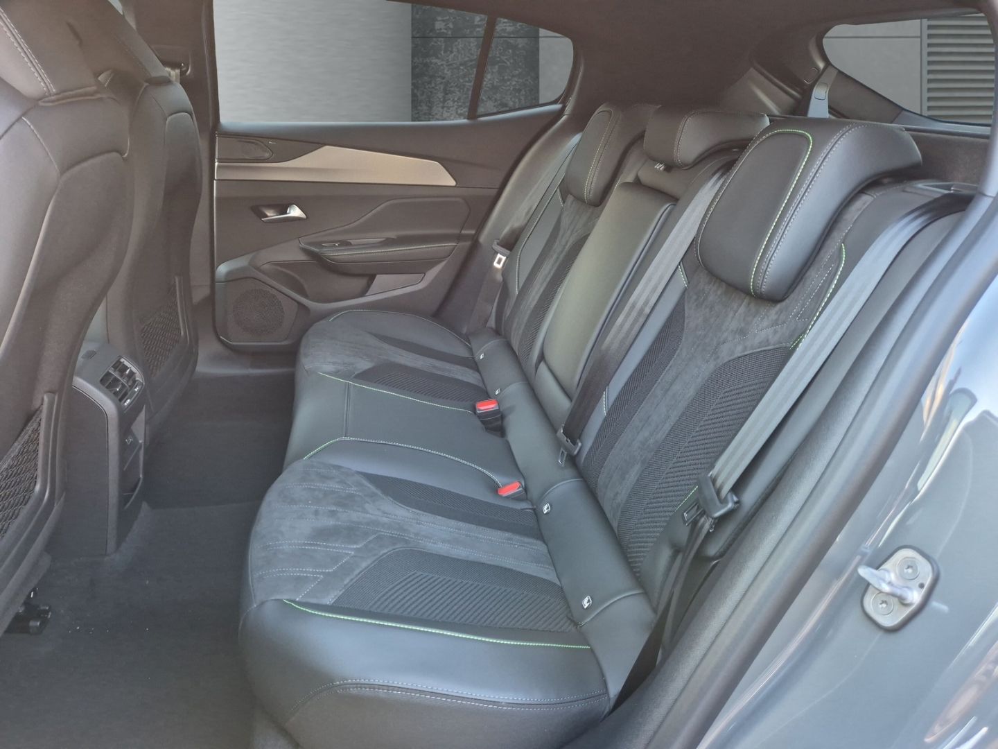 Peugeot 408 - Bild 9