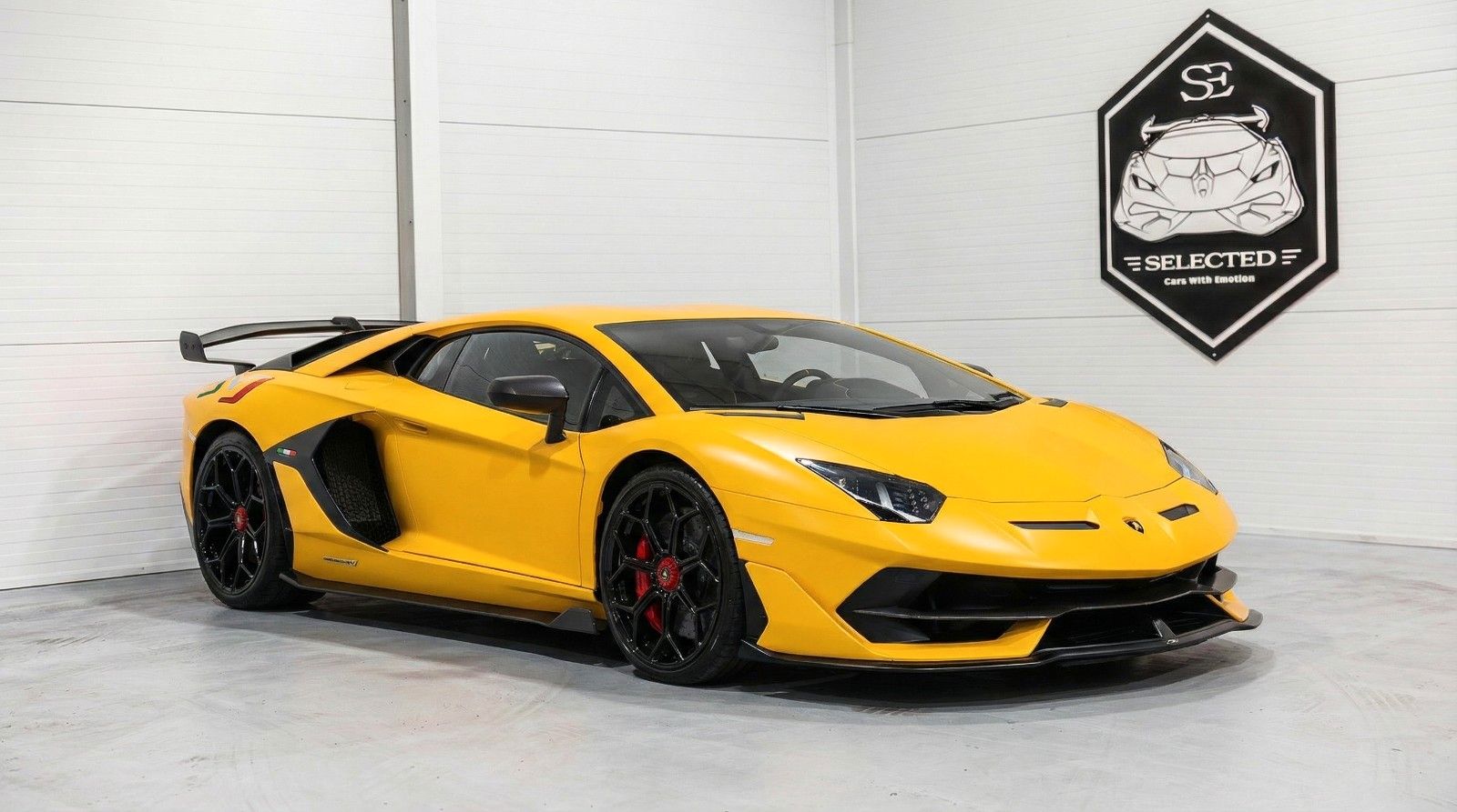 LAMBORGHINI Aventador