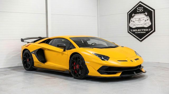 LAMBORGHINI Aventador