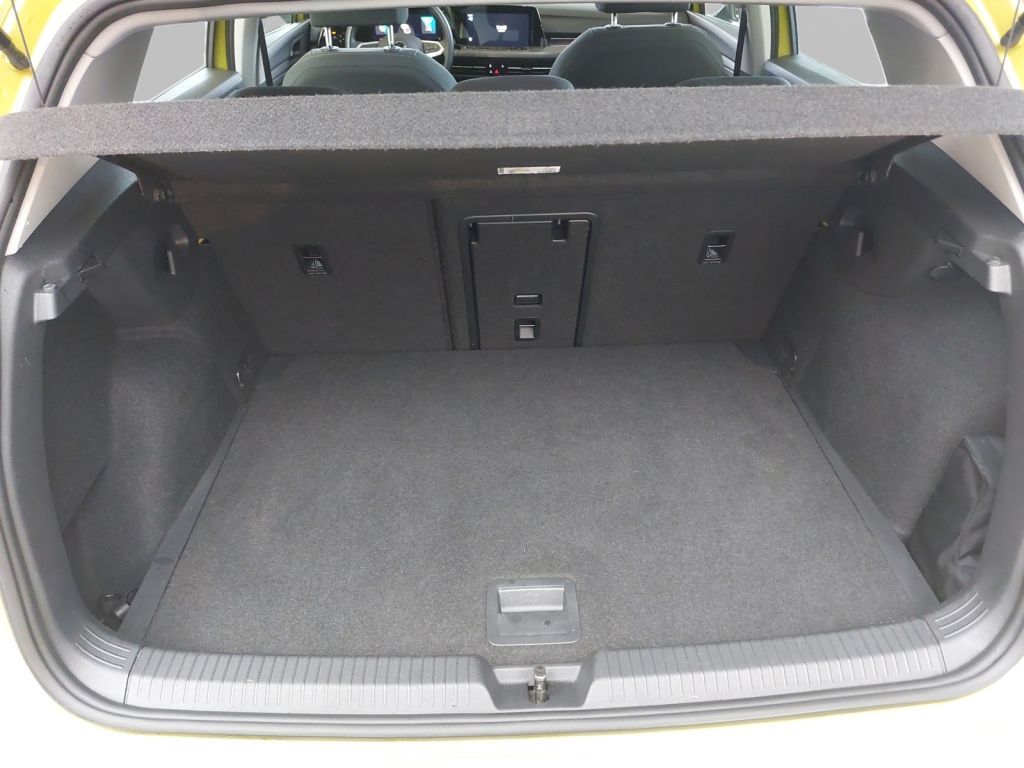Fahrzeugabbildung Volkswagen Golf 1.5 TSI Style Panorama ACC Licht&Sicht