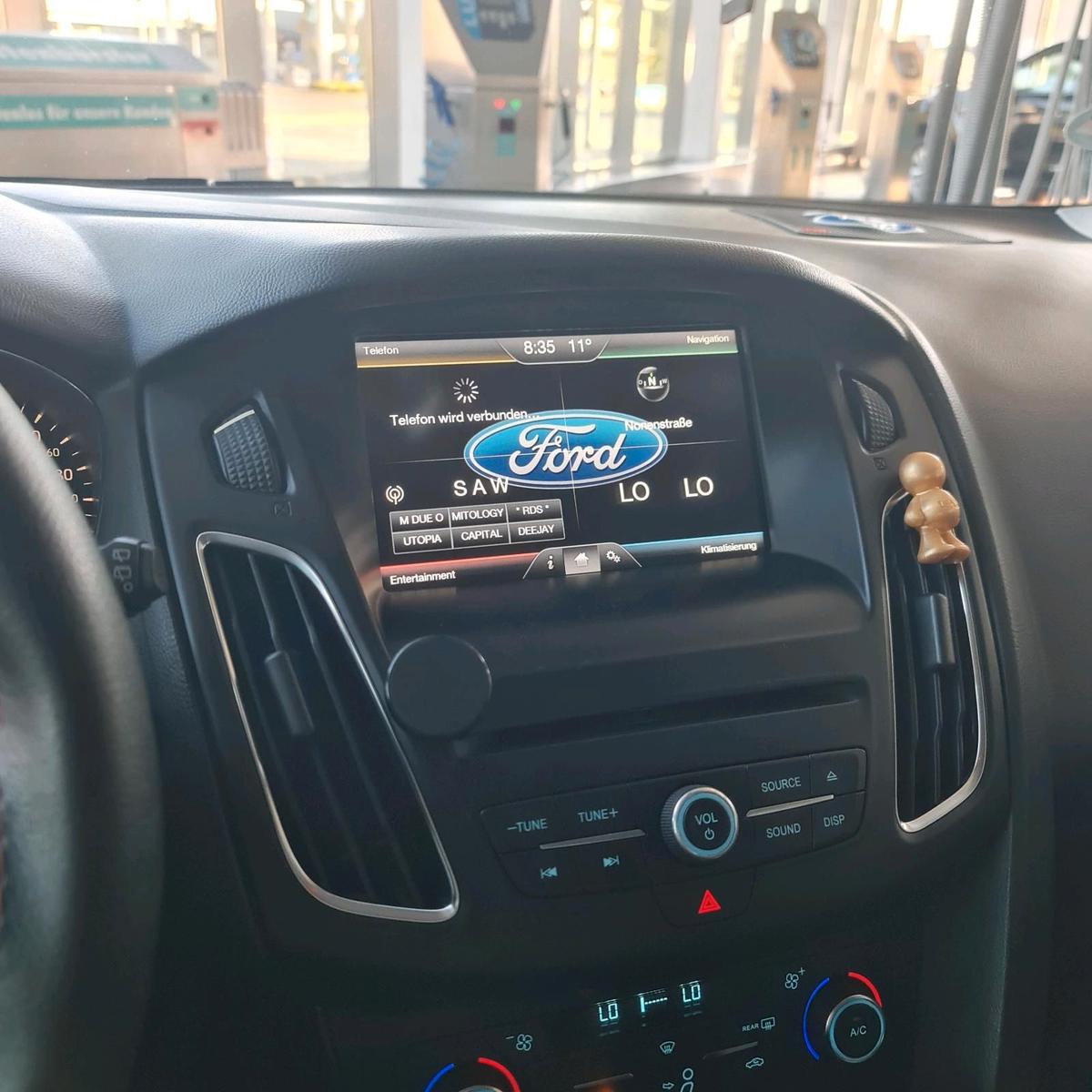 Ford Focus 2015 — interior