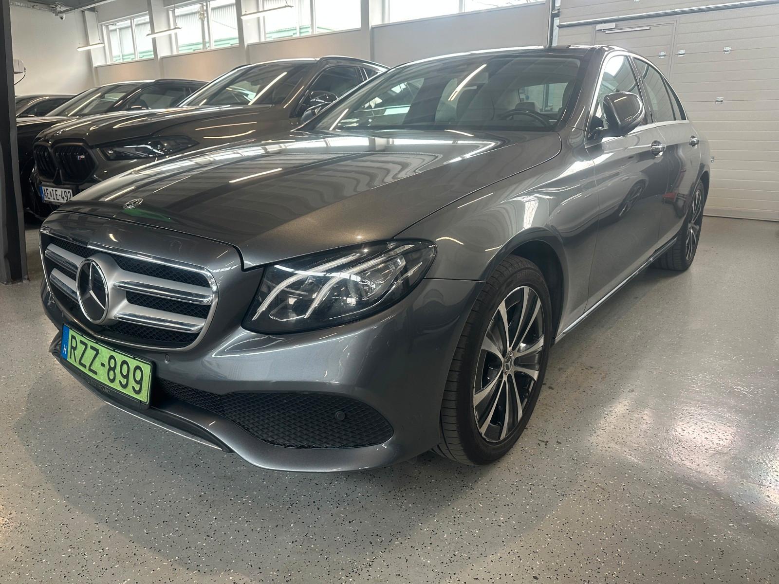 Mercedes-Benz E 300 de STZH-BL/LUFTFED/KEYLESS