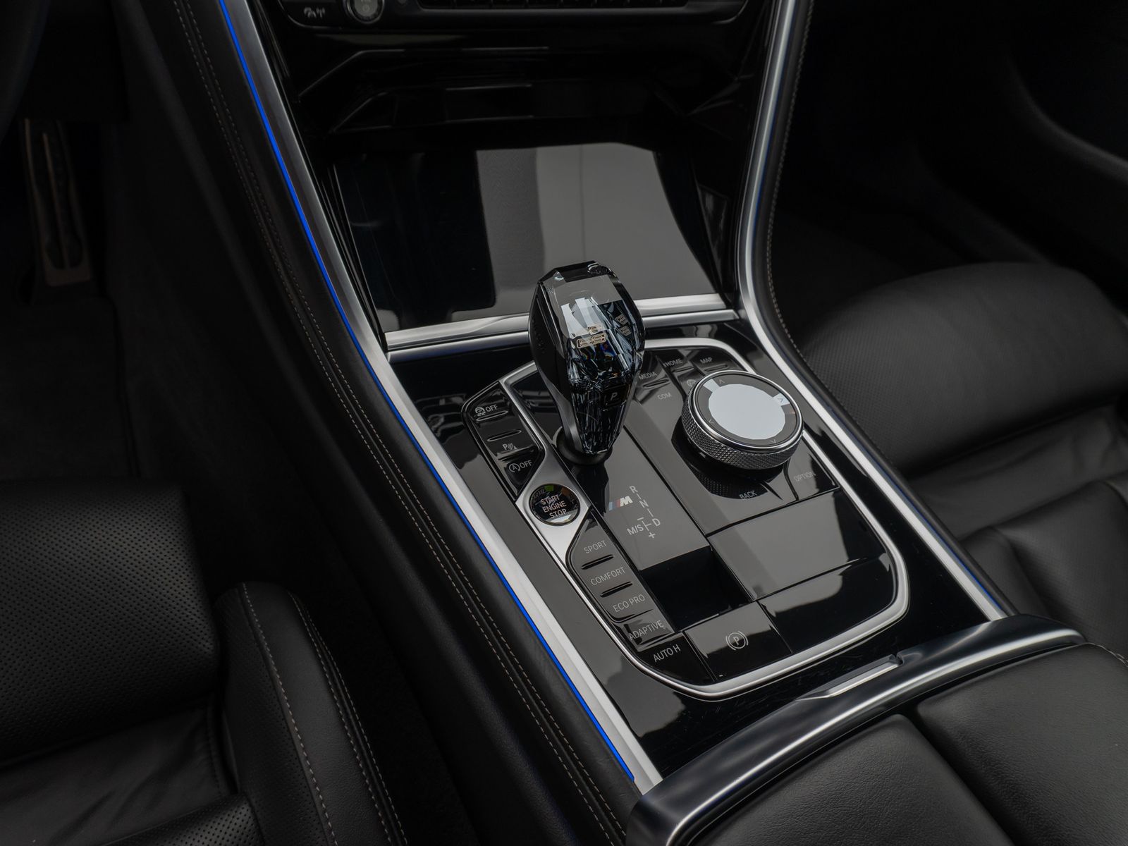 Fahrzeugabbildung BMW M850i xD Kamera HUD DAB H/K ACC SoftCl DisplKey
