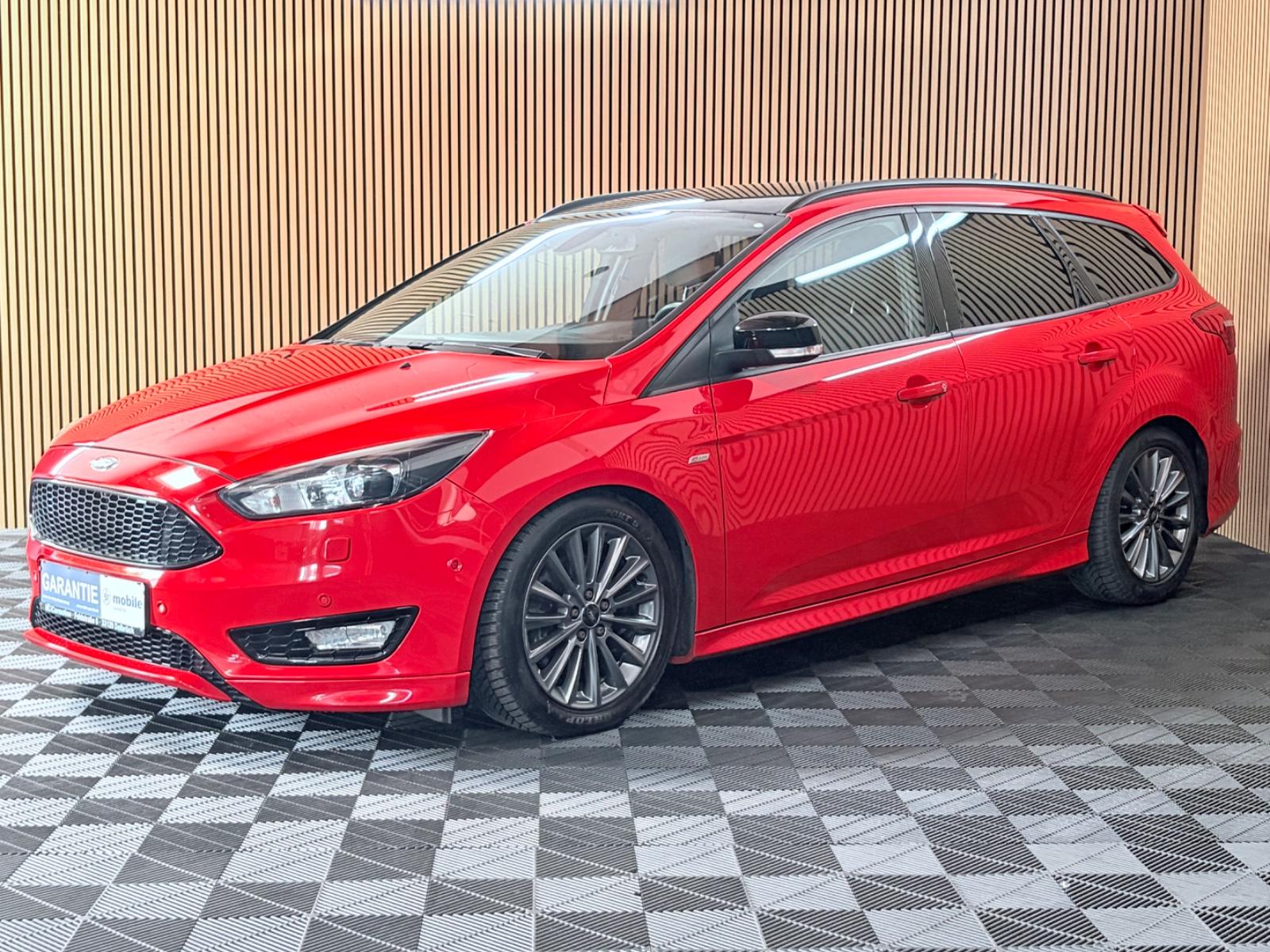 Ford Focus Turnier ST-Line LED/ Parkpilot/ LHZ/ SHZ