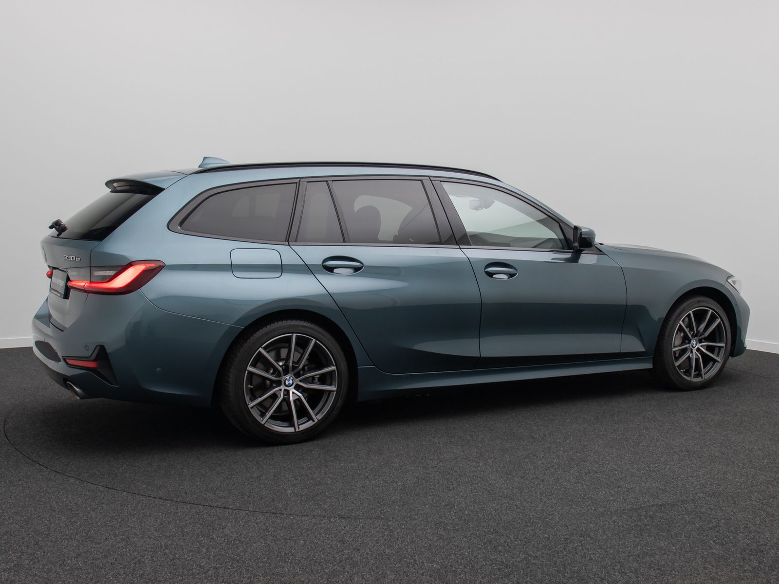 Fahrzeugabbildung BMW 330e xD SportLine Kamera DAB HiFi Stop&Go Komfor