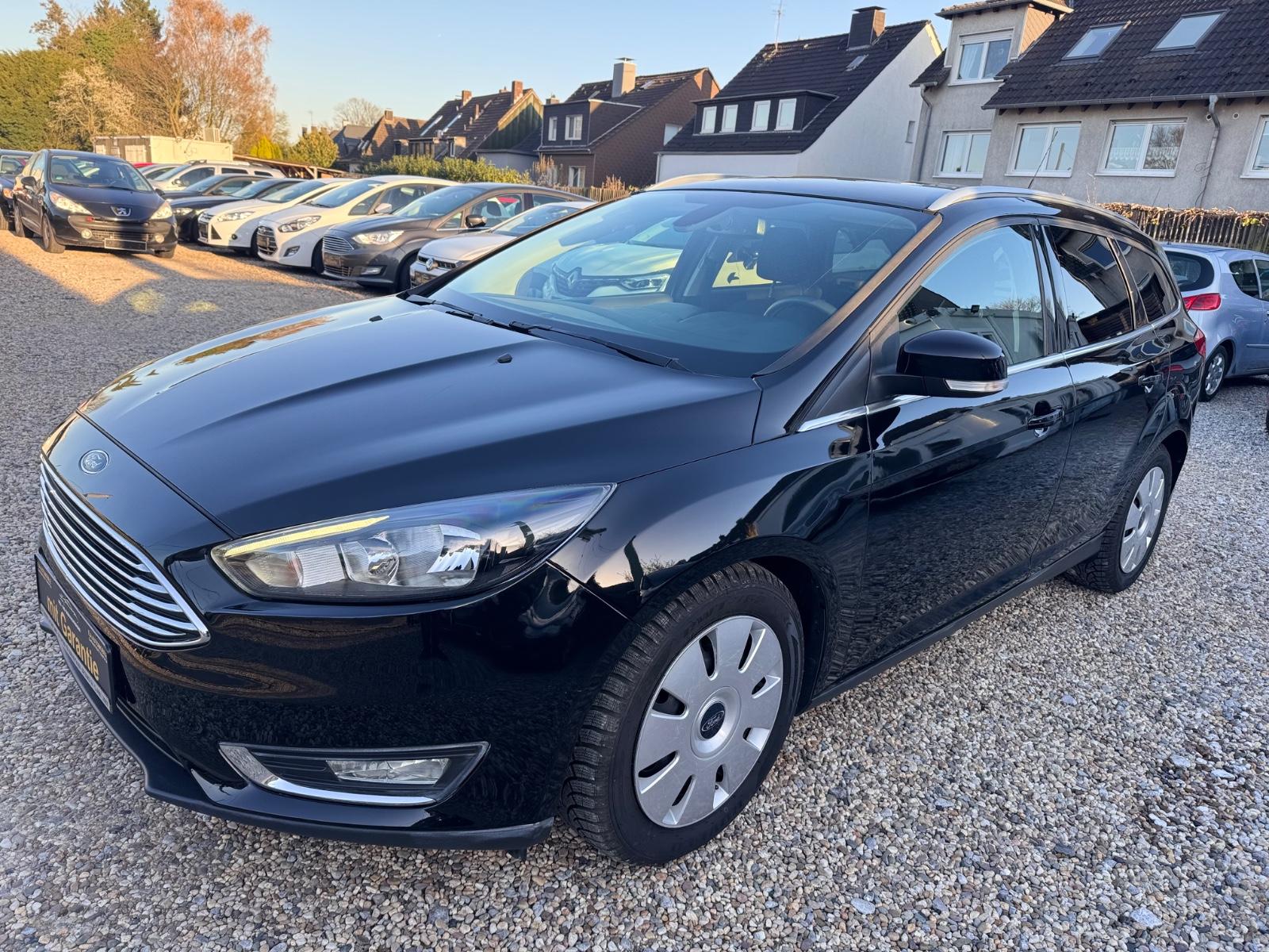 Ford Focus Turnier Titanium /TÜV NEU/2HD/TOP/LHZ/SHZ/