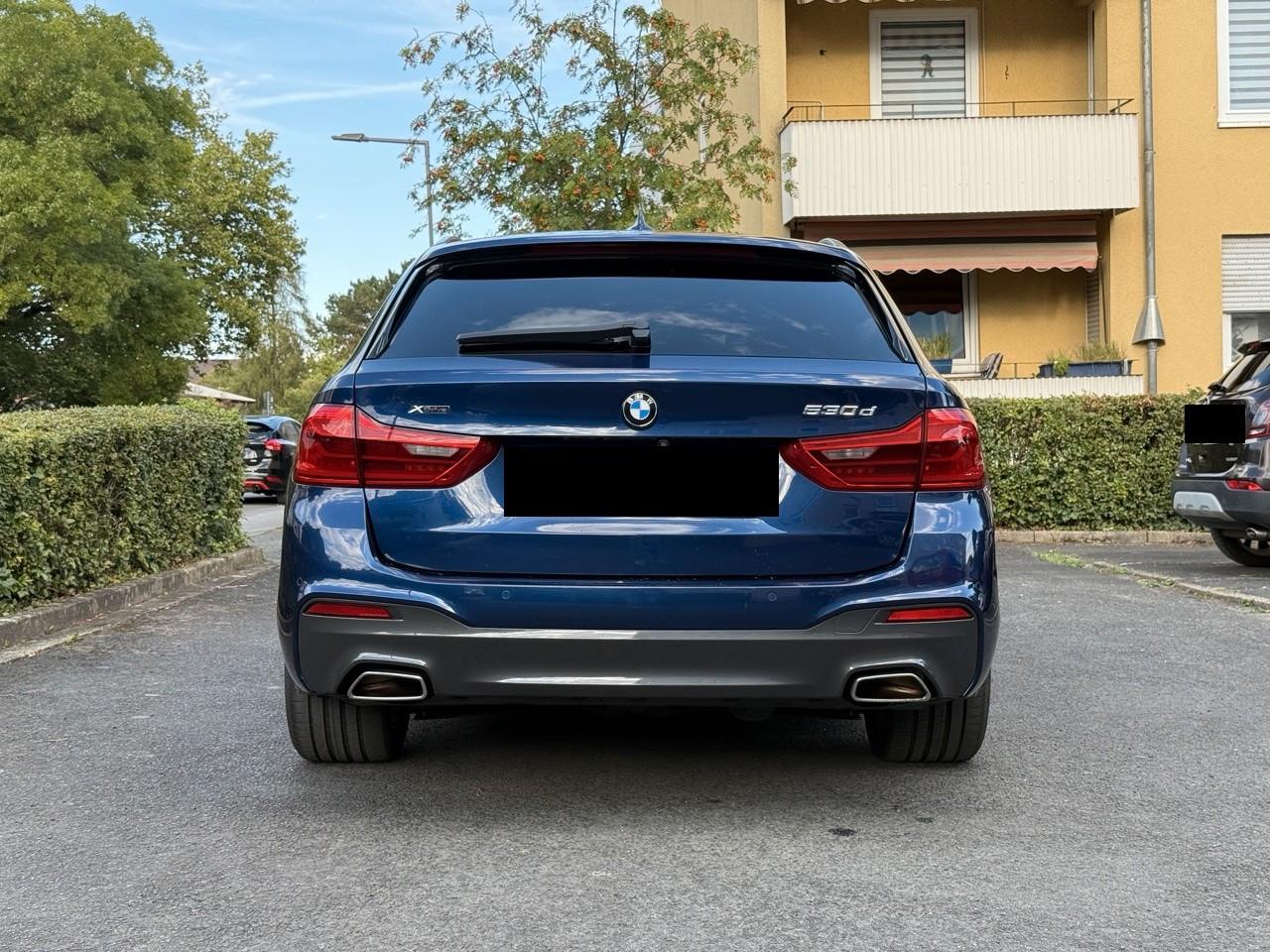 BMW 530d xDrive Touring M PAKET PANO CARPLAY HUD