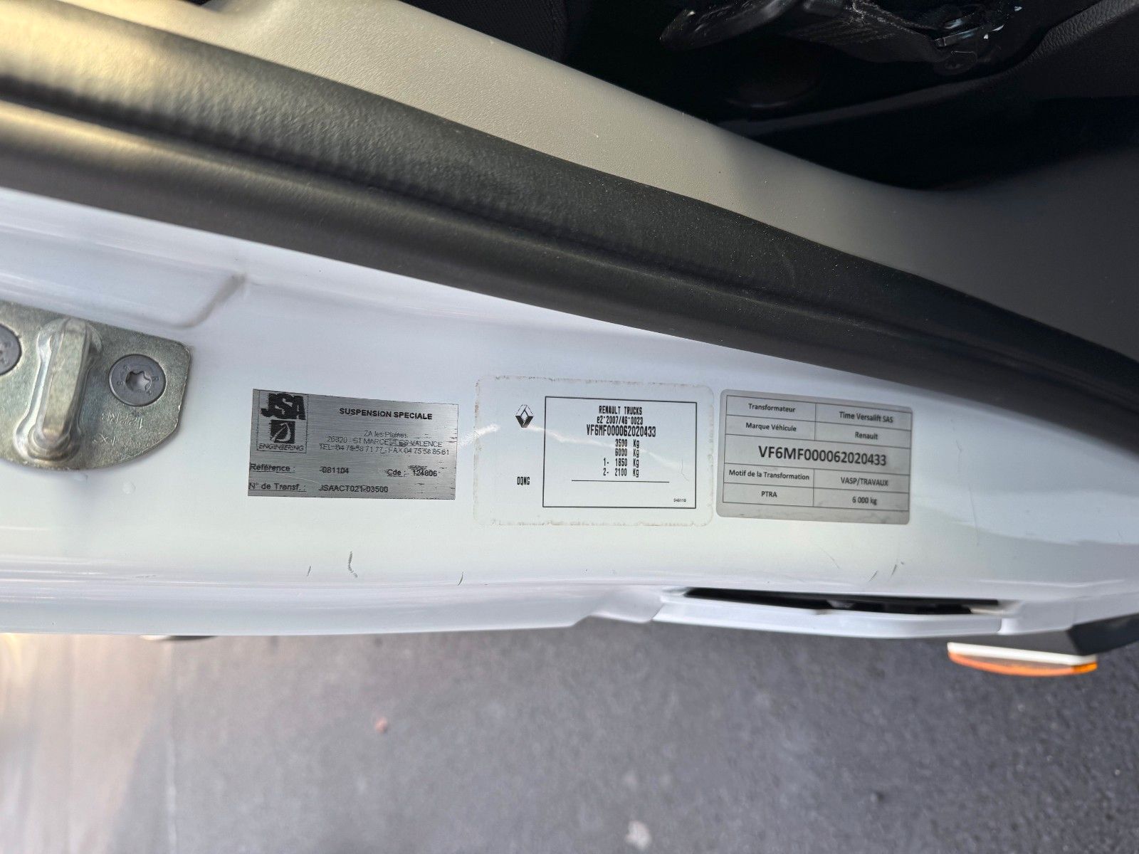 Fahrzeugabbildung Renault Master 2.3 dCi / VERSALIFT ETL-26, 11,3m