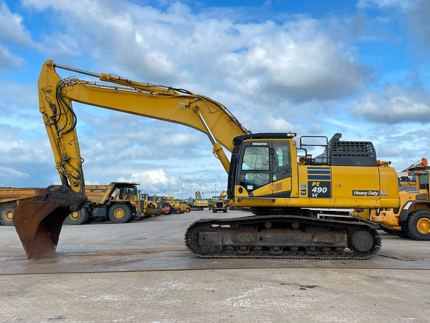 Komatsu PC490LC-11E0