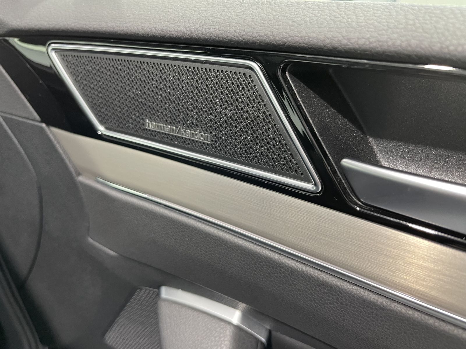 Fahrzeugabbildung Volkswagen Passat Variant Elegance 2.0 TDI*LED-Matrix*AHK*P