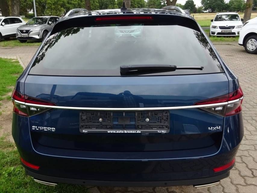 Fahrzeugabbildung SKODA Superb  Combi 2,0 TSI Style 4*4 DSG Navi