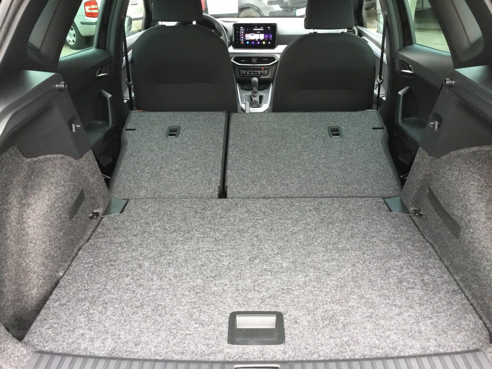 Fahrzeugabbildung SEAT Arona FR 1.5 TSI DSG+AHK+ACC+17"+Navi+Kamera