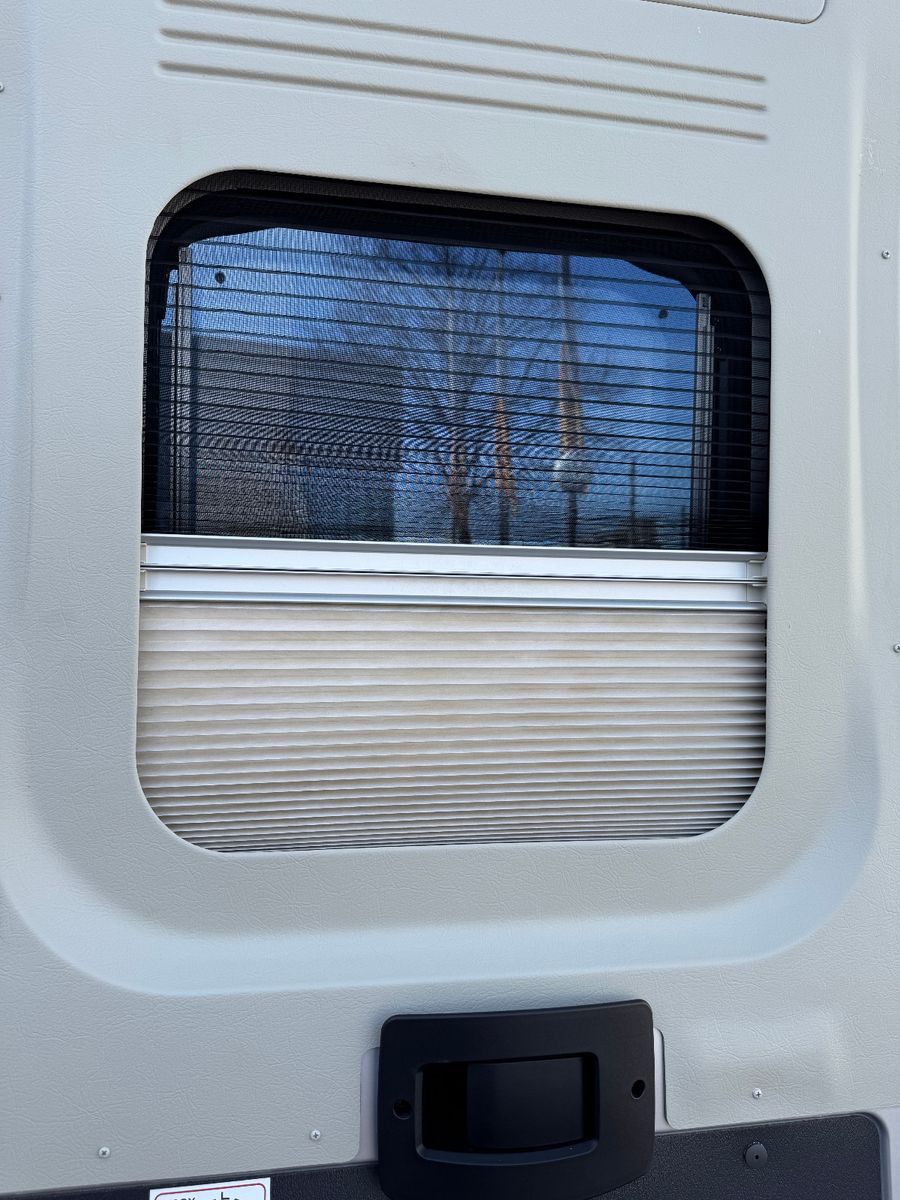 Fahrzeugabbildung Pössl SUMMIT 600 PLUS SOLAR TV AHK KAMERA NAVI SAT 1H