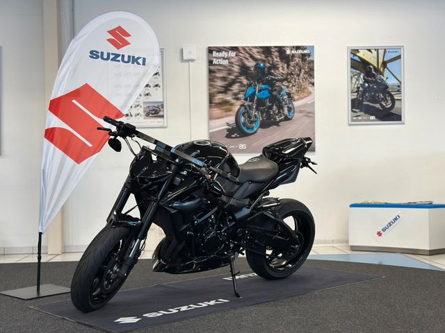 Suzuki GSR 750 *Streetfighter*