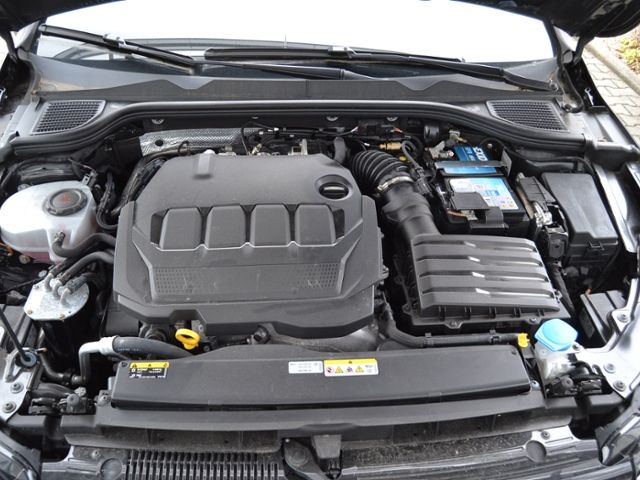 Golf VIII Variant 2.0 TDI 150 PS DSG Life 18-ZOL