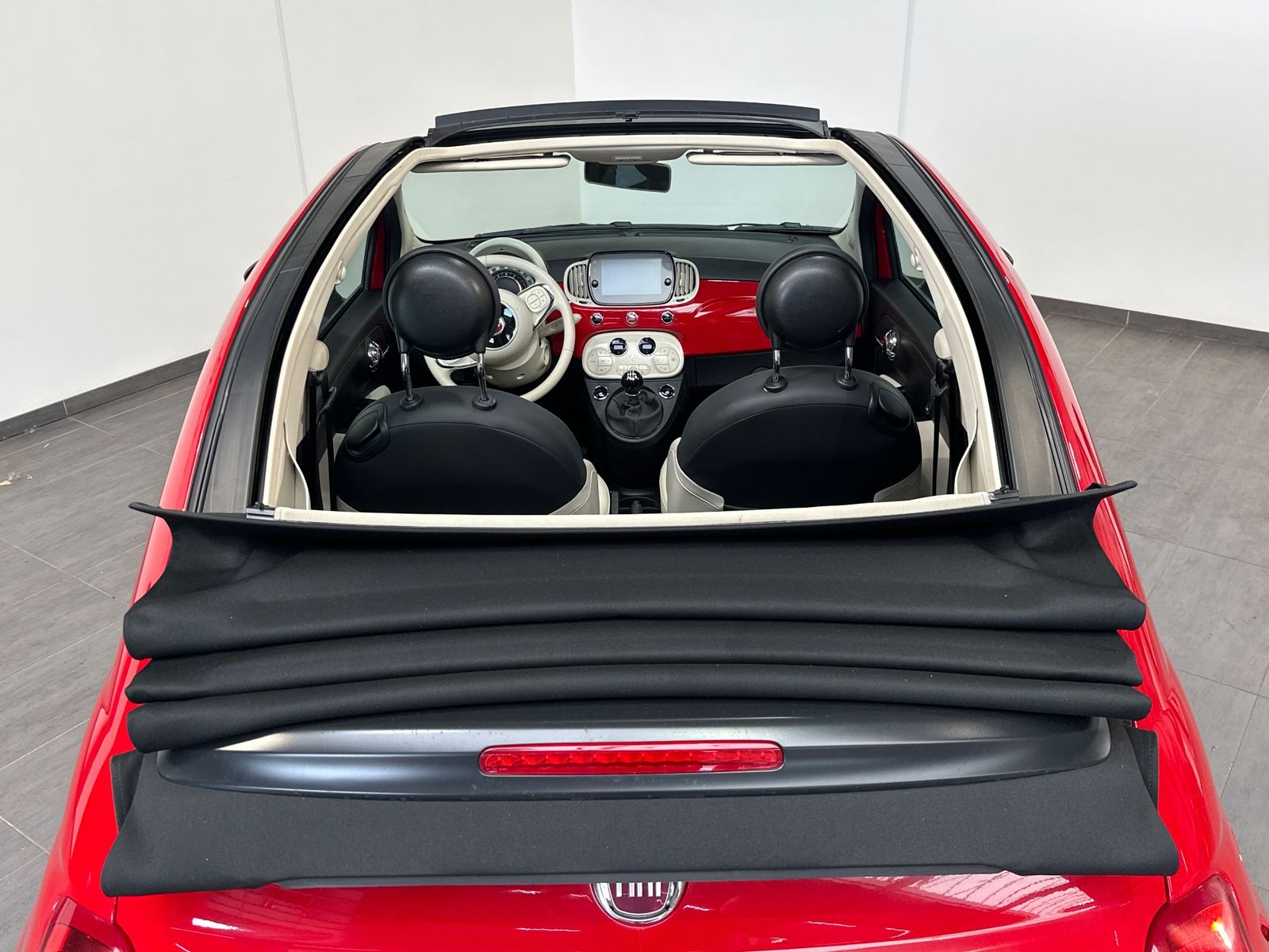 Fahrzeugabbildung Fiat 500C 1.0 GSE Mild-Hybrid Dolcevita CARPLAY