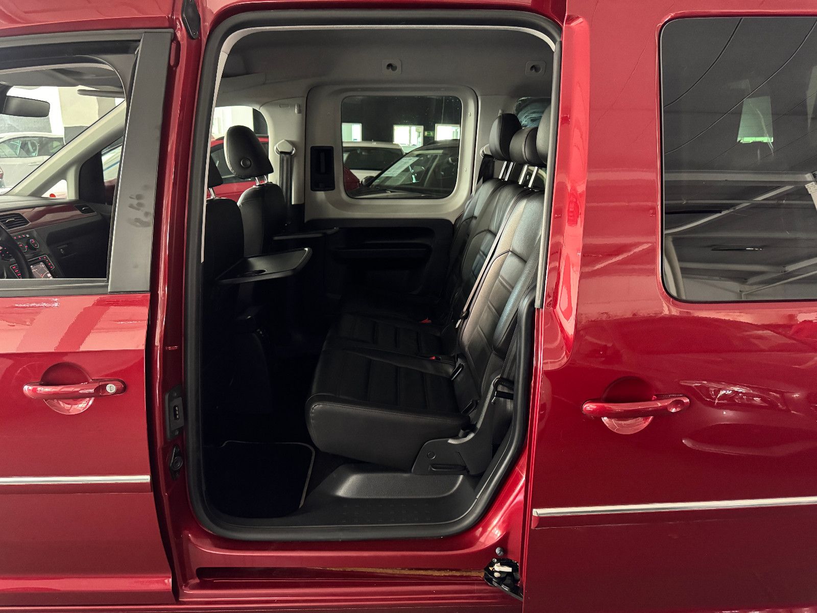 Fahrzeugabbildung Volkswagen CADDY MAXI 1.4 TGI HIGHLINE SPORTPAKET ACC VOLL