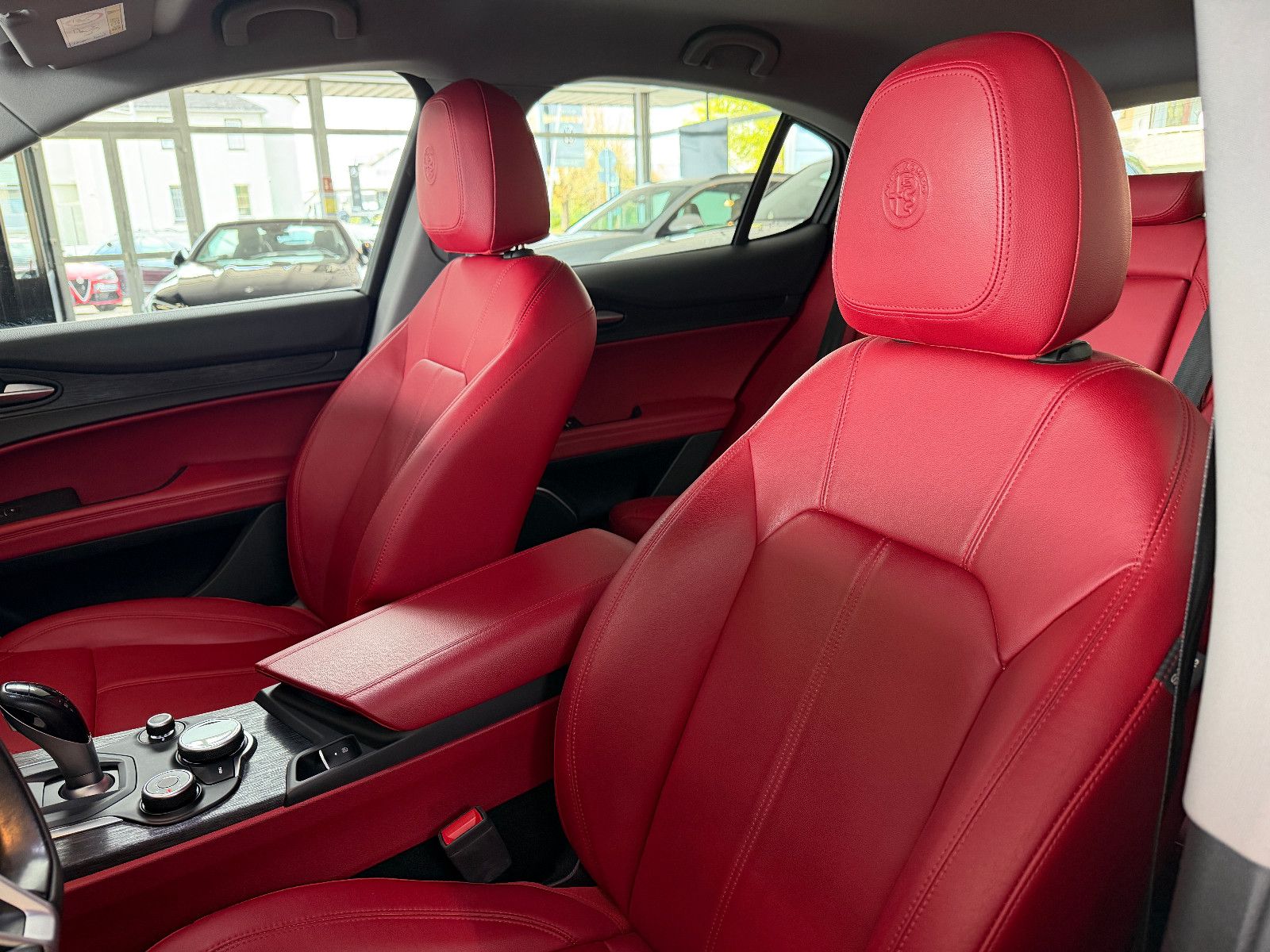 Fahrzeugabbildung Alfa Romeo Stelvio Super Q4/BI-XENON/PDC/AUTOMATIK/SPURHALT