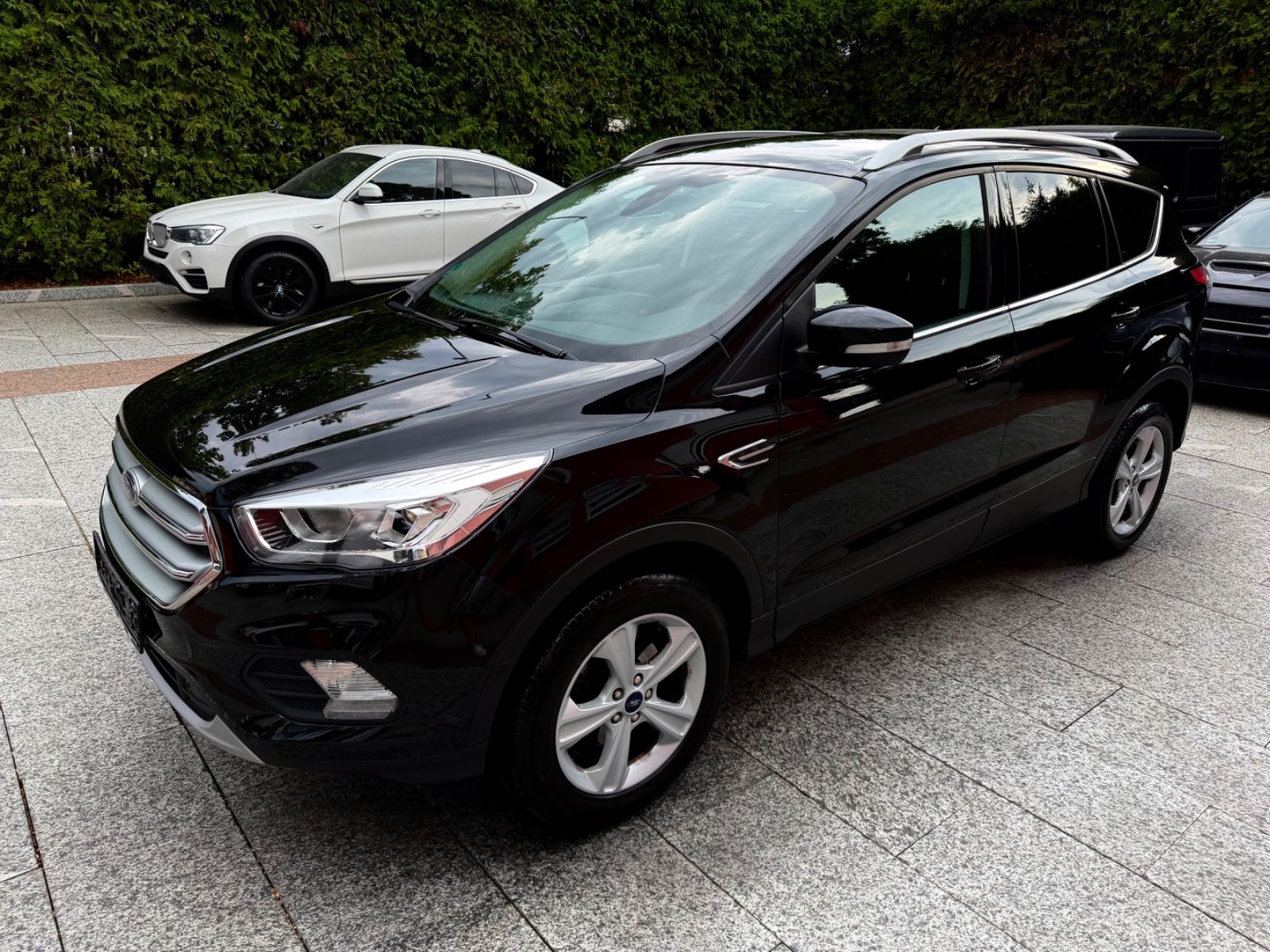 Ford Kuga - 1