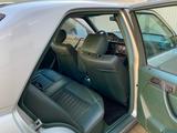 Mercedes-Benz 260 E Leder piniengrün, Klima - Mercedes-Benz 260: 260e
