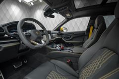 Urus 4.0 V8 PHEV SE 2025 YELLOW CARBON PANO