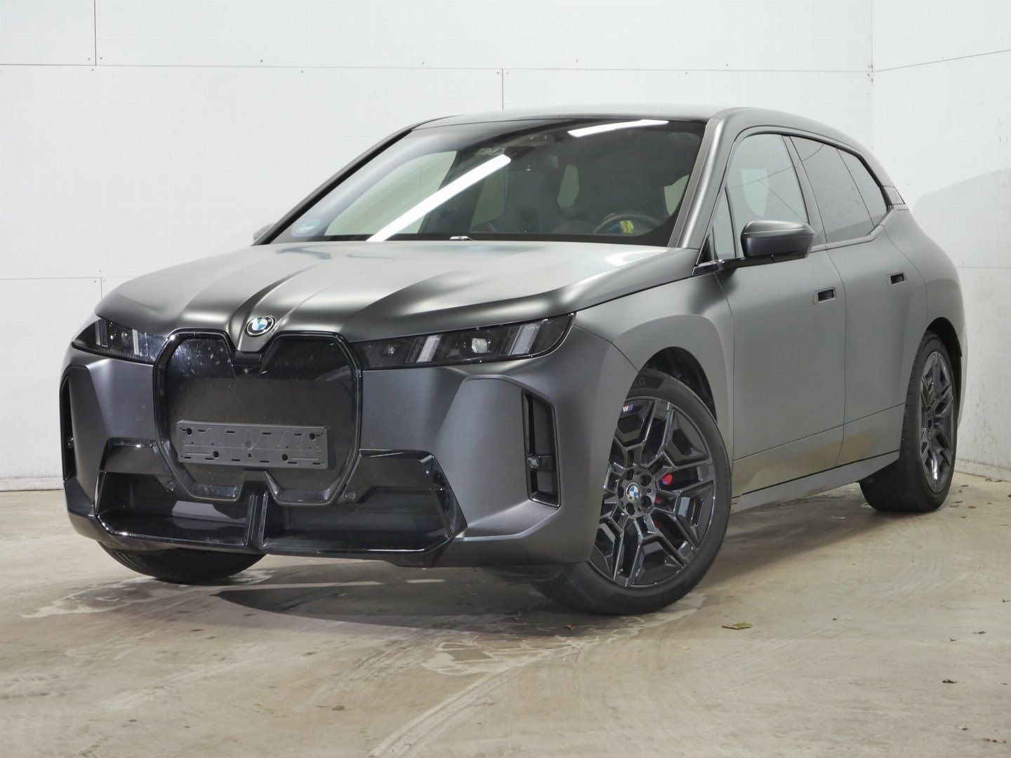Fahrzeugeinzelansicht 4 Fahrzeugabbildung BMW iX xDrive60 M Sportpaket B&W Surround DAB LED Ak