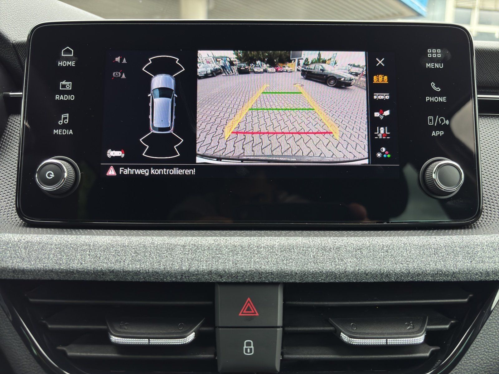 Fahrzeugabbildung SKODA Kamiq Tour 1,0 TSI 85 kW DSG RFK/LED/el. Heckkl.