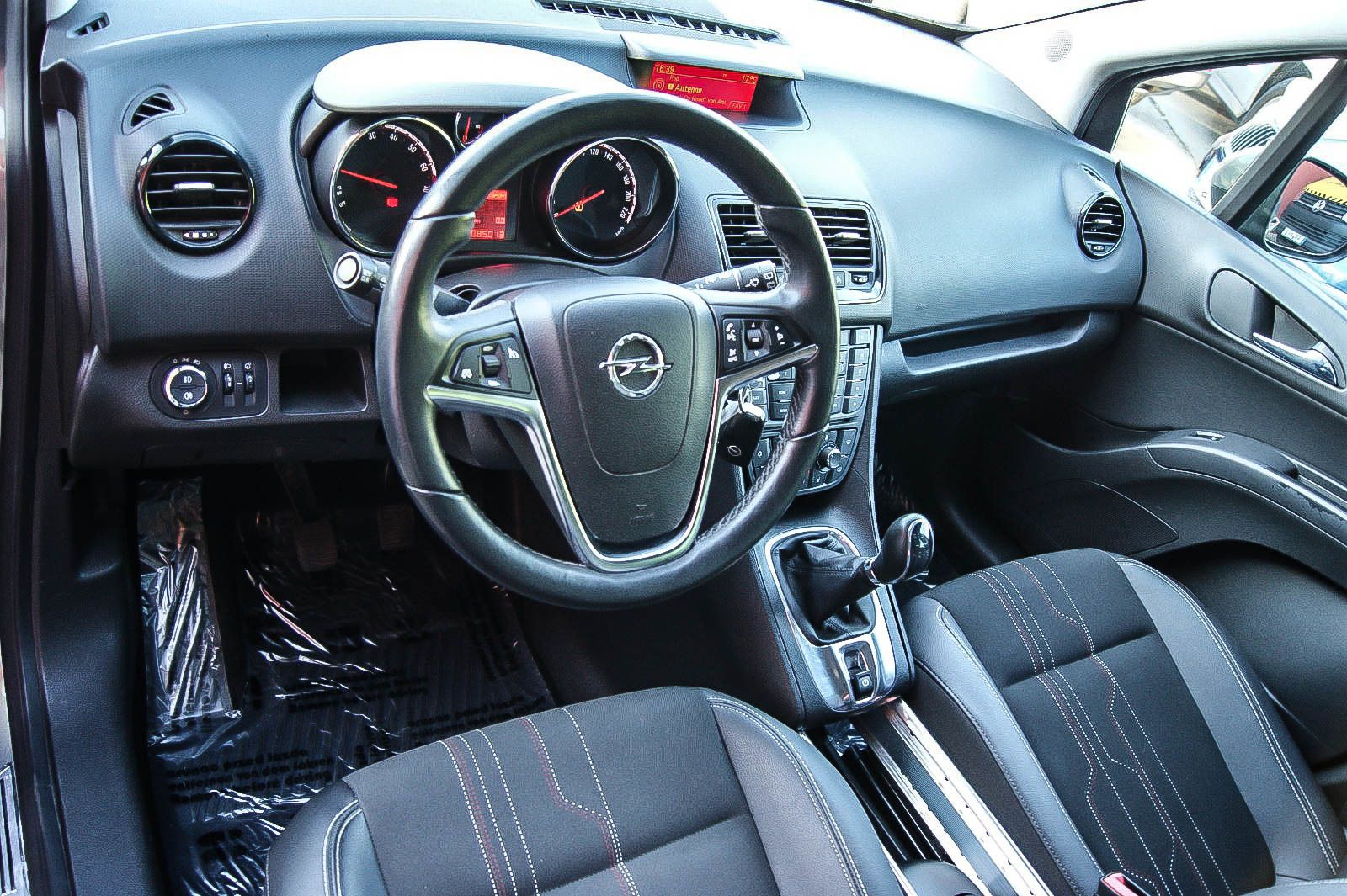 Fahrzeugabbildung Opel Meriva B 1.4Turbo 150 Jahre Opel 1HAND ANHZV PDC