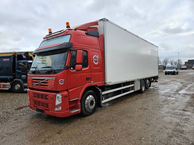 Volvo FM 330 6x2/4 // Igloocar // 24 pallets