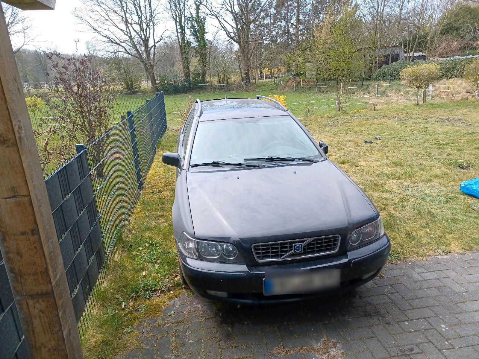 Volvo V40 2004 — rear view