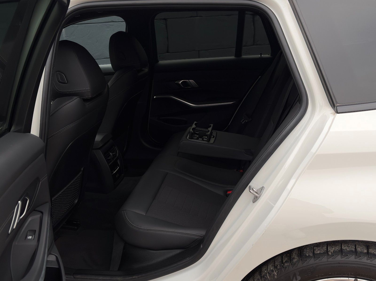 Fahrzeugabbildung BMW 330e Touring Advantage Akustik LcPlus HIFI CAM